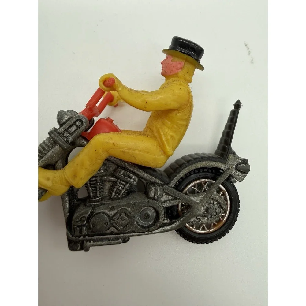 Hot Wheels Rrrumblers Mean Machine‎ Red/ Black W/ Yellow Rider w/Hat 1971